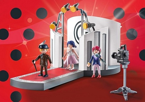 Комплект фигурки Miraculous 71335 Фешън шоу в ПарижIVET.BG - Твоят онлайн бутик.