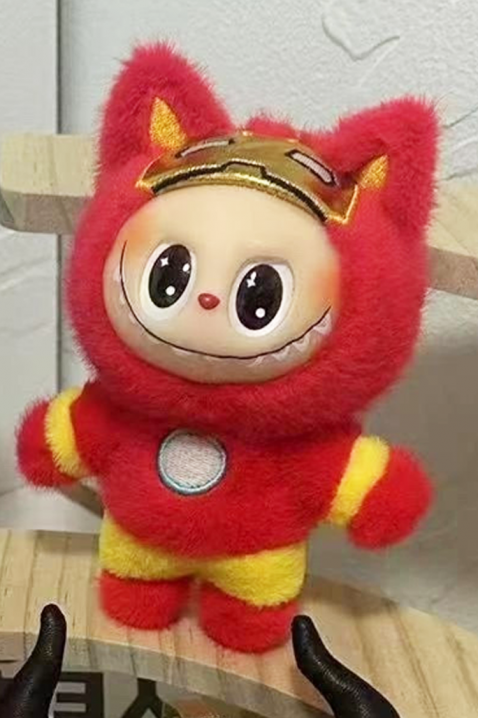 Плюшена висулка LABUBU IRON MAN, Цвят: червен, IVET.BG - Твоят онлайн бутик.