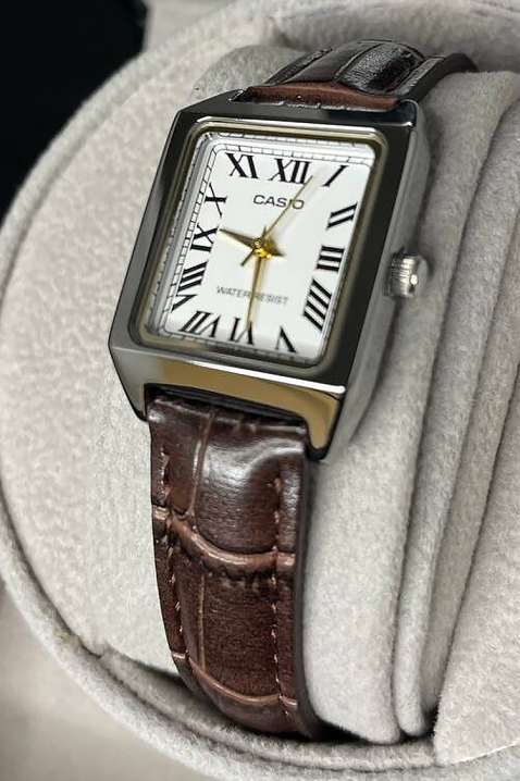 Дамски часовник CASIO LTP-V007L-9BUDF, Цвят: кафяв, IVET.BG - Твоят онлайн бутик.