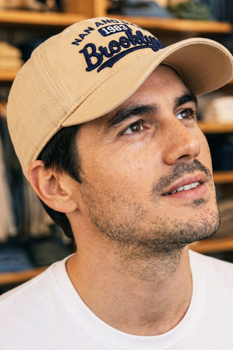 Мъжка шапка FLOBERDO, Цвят: беж, IVET.BG - Твоят онлайн бутик.