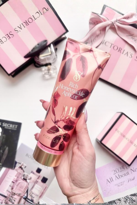 Лосион за тяло Victoria`s Secret Rich Honeysuckle Apricot Body Lotion 236 mlIVET.BG - Твоят онлайн бутик.