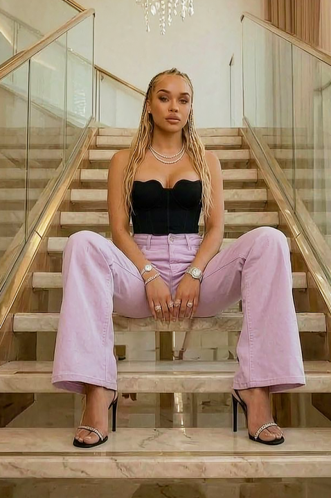 Дамски дънки с висока талия с накъсан акцент в нежен цвят VIREZA, Цвят: лилав, IVET.BG - Твоят онлайн бутик.