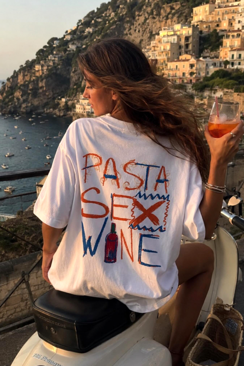 Дамска тениска със свободен силует и принт pasta sex wine BELVITA, Цвят: бял, IVET.BG - Твоят онлайн бутик.