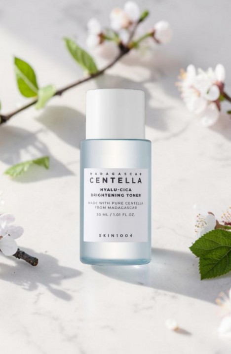 SKIN1004 Madagascar Centella Hyalu-Cica Brightening Toner 30 mlIVET.BG - Твоят онлайн бутик.