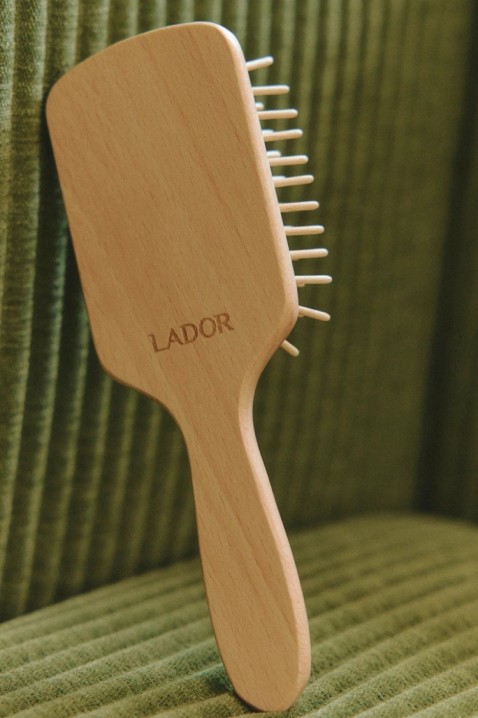 Lador Detangling Paddle Hair Brush Wood 19 cm * 4,3 cm * 6,8 cmIVET.BG - Твоят онлайн бутик.