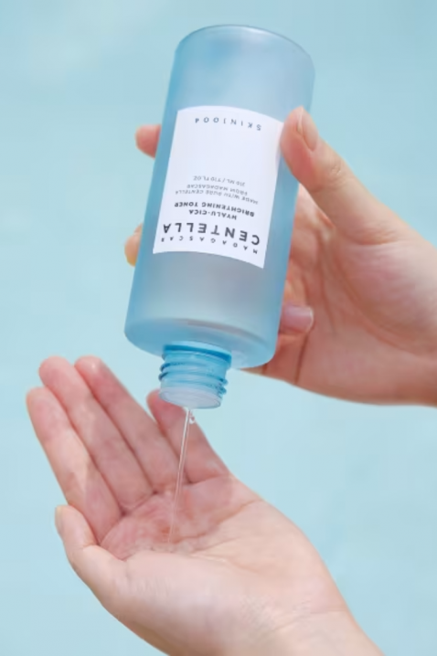 SKIN1004 Madagascar Centella Hyalu-Cica Brightening Toner 210 mlIVET.BG - Твоят онлайн бутик.
