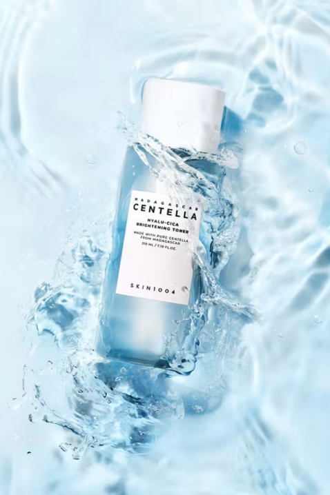 SKIN1004 Madagascar Centella Hyalu-Cica Brightening Toner 210 mlIVET.BG - Твоят онлайн бутик.