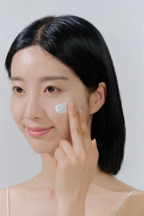 SKIN1004 Madagascar Centella Hyalu-Cica Water-Fit Sun Serum 50mlIVET.BG - Твоят онлайн бутик.