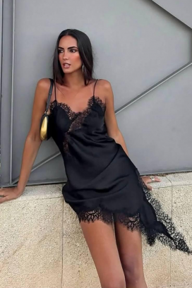 асиметрична нежна туника с дантела и цепка VELIMIRA BLACK