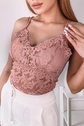 елегантен дантелен дамски топ с фини презрамки и ефектен гръб CALVESA PINK